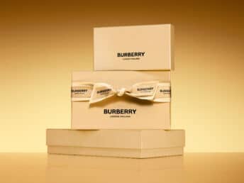 PaulinaPiipponen_SetDesign_Burberry_Gifting_2 for loading