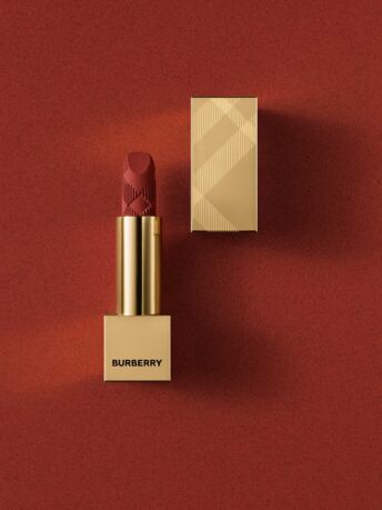 PaulinaPiipponen_SetDesign_Burberry_Lips&Eyes_19 for loading