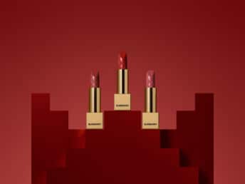 PaulinaPiipponen_SetDesign_Burberry_Lips&Eyes_6 for loading